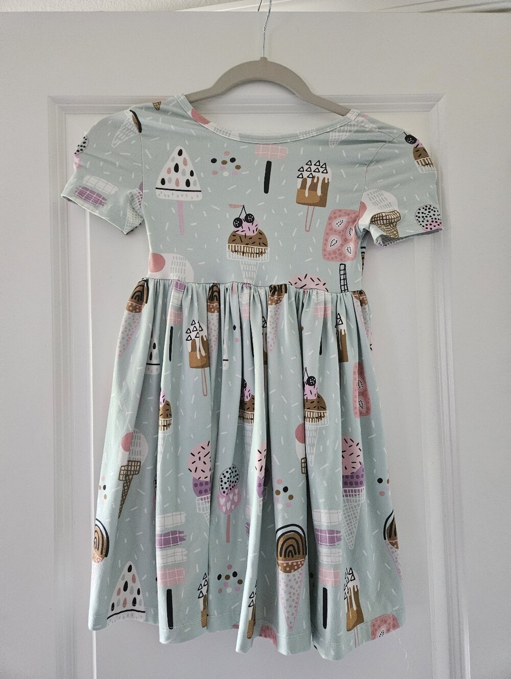 Dresses - Picture 4 of 6